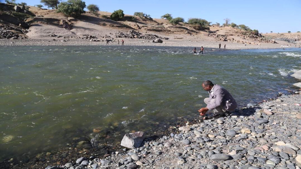 المياه تلفظ 30 جثة على ضفتي نهر بين السودان وإثيوبيا