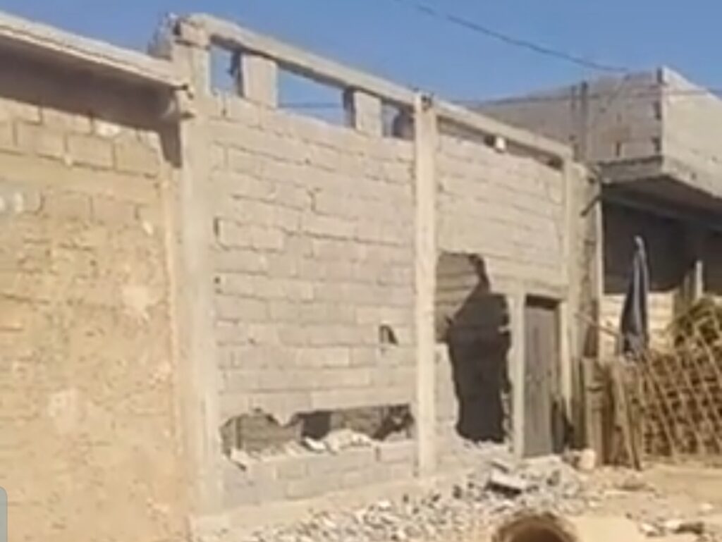 فيديو: السلطات تهدم بناءً عشوائيا بوادي زم