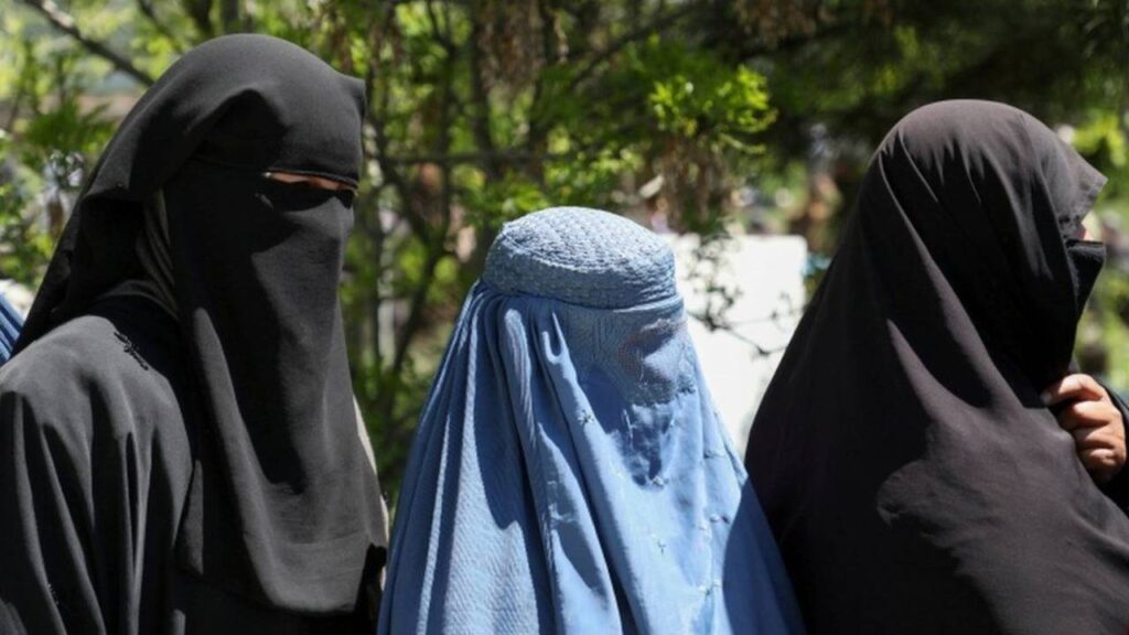 توقيف رجل باع 130 امرأة في أفغانستان.. خدعهن بالزواج وتركهن سبايا