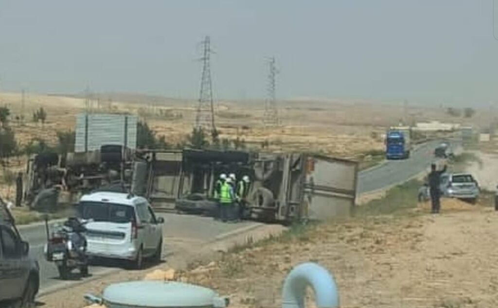 انقلاب شاحنة حليب بين خريبكة والفقيه بن صالح