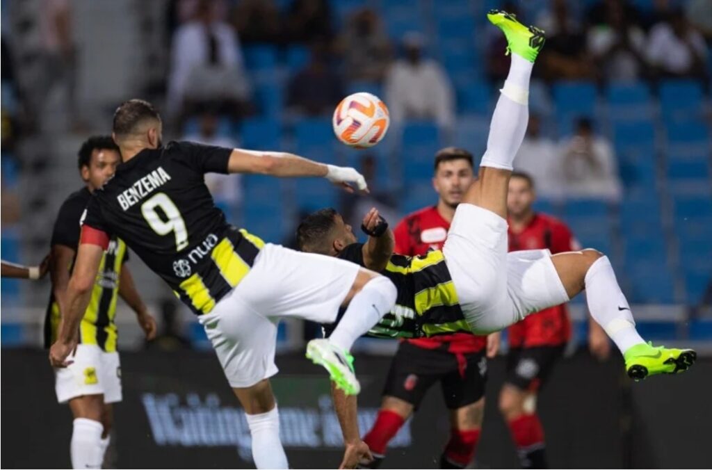 حمد الله يقود اتحاد جدة للفوز على الرياض برباعية