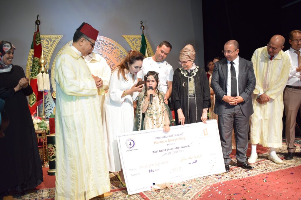 الاحتفاء بالفائزة بالمسابقة الوطنية لجائزة أحسن راوٍ ناشئ